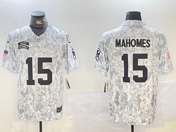 Men's Kansas City Chiefs #15 Patrick Mahomes 2024 F.U.S.E Arctic Camo Salute To Service Limited Stitched Football Jersey