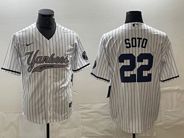 Men's New York Yankees #22 Juan Soto White Cool Base Stitched Baseball Jersey