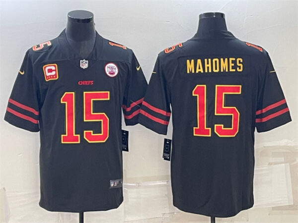 Men's Kansas City Chiefs #15 Patrick Mahomes Black Red Gold 4-Star C Patch Vapor Untouchable Limited Stitched Jersey